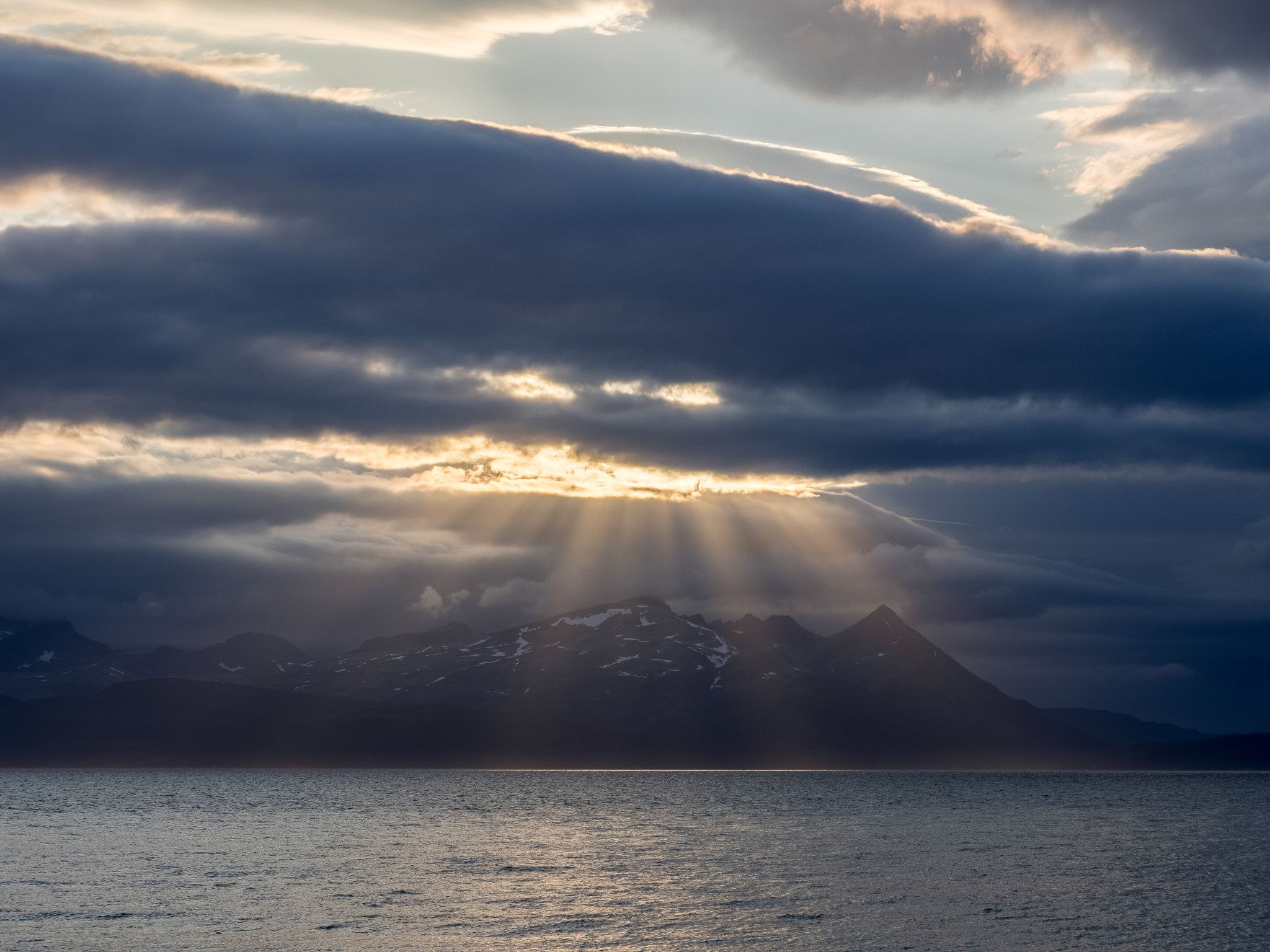 048 260712 2203 J 2JR0125 HDR