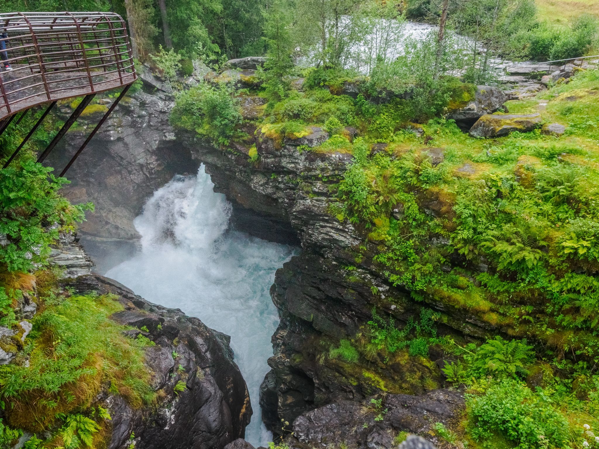 250813 1023 H  2HR0214 HDR