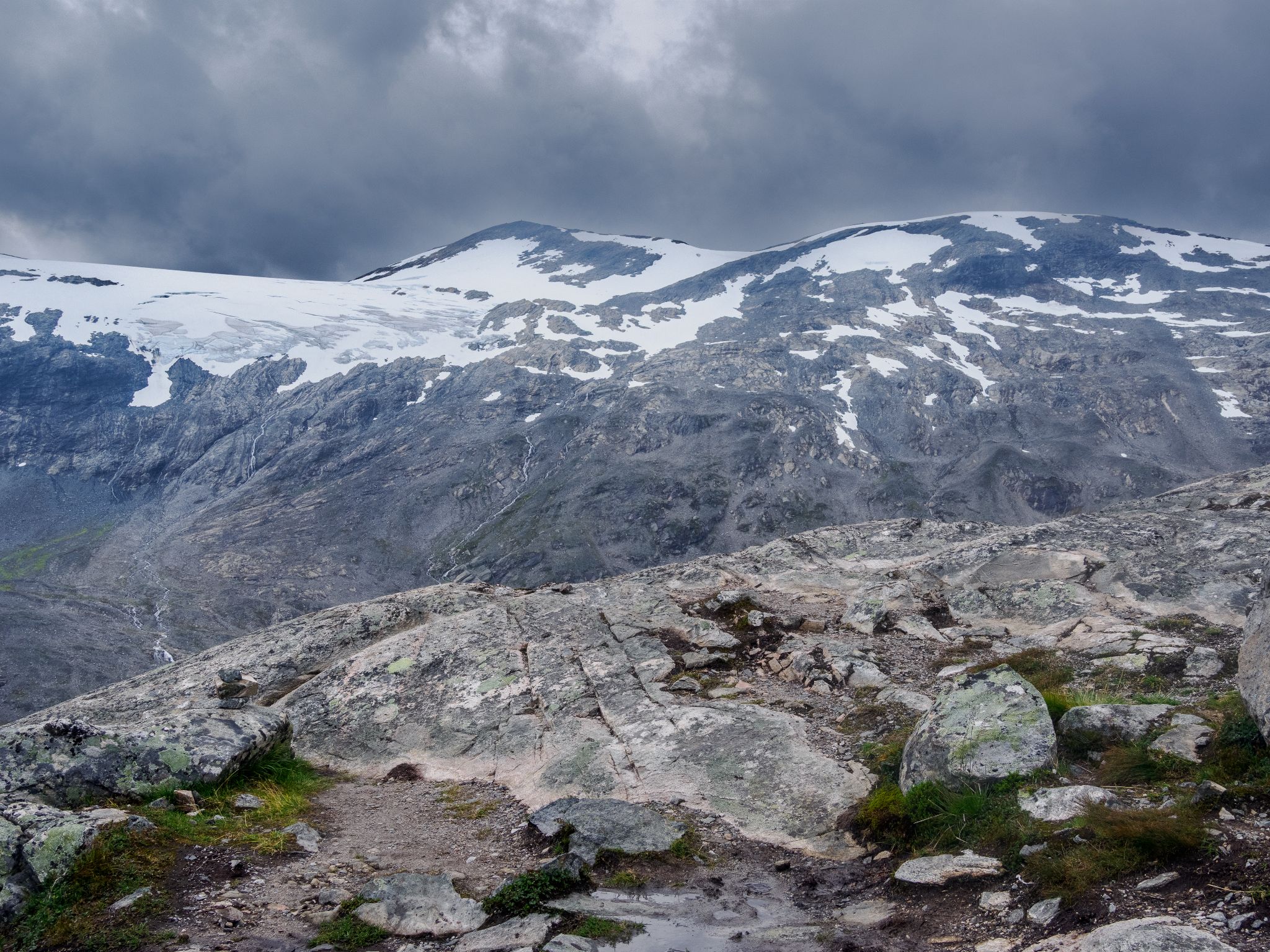 250813 1407 H  2HR0449 HDR